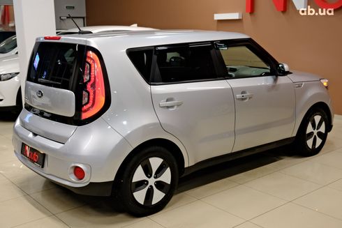 Kia Soul 2018 серебристый - фото 3