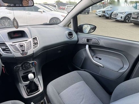 Ford Fiesta 2011 - фото 25