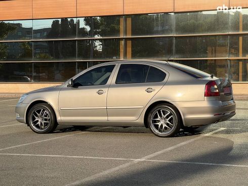 Skoda Octavia 2011 бежевый - фото 5