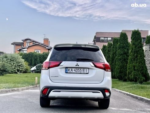 Mitsubishi Outlander 2020 - фото 6