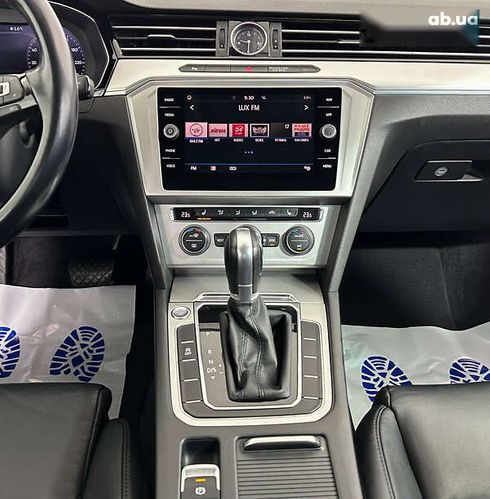 Volkswagen Passat 2019 - фото 12