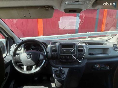 Renault Trafic 2015 - фото 12