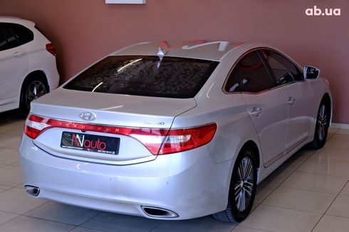 Hyundai Grandeur 2014 серебристый - фото 5