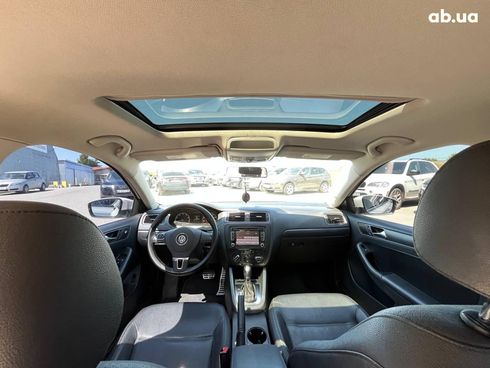 Volkswagen Jetta 2010 белый - фото 24