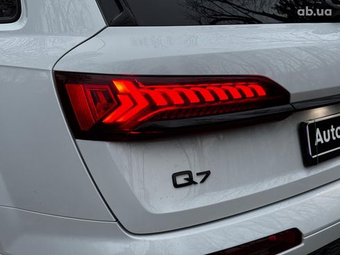 Audi Q7 2023 белый - фото 61