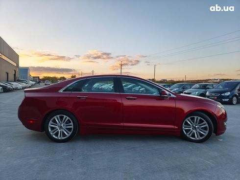 Lincoln MKZ 2015 красный - фото 13