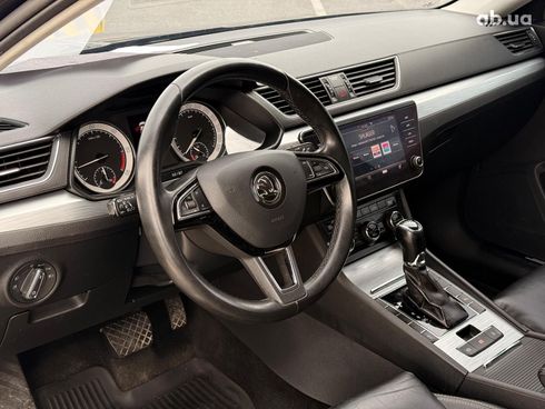 Skoda Superb 2019 серый - фото 14