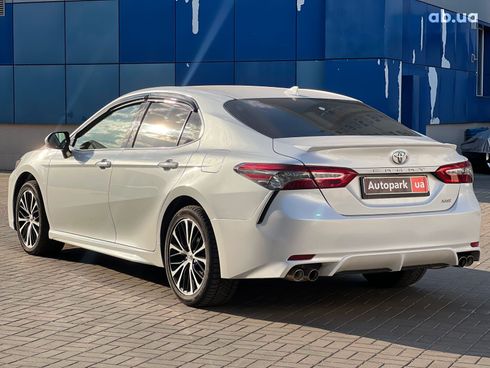 Toyota Camry 2019 белый - фото 13