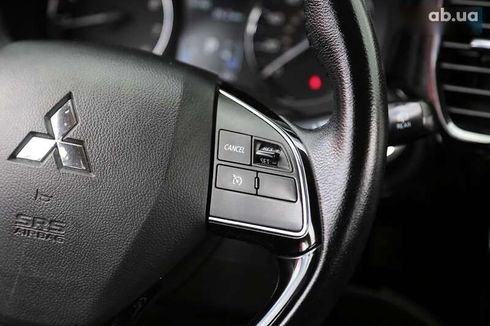 Mitsubishi Outlander 2017 - фото 22