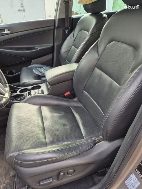 Hyundai Tucson 2018 бежевый - фото 12