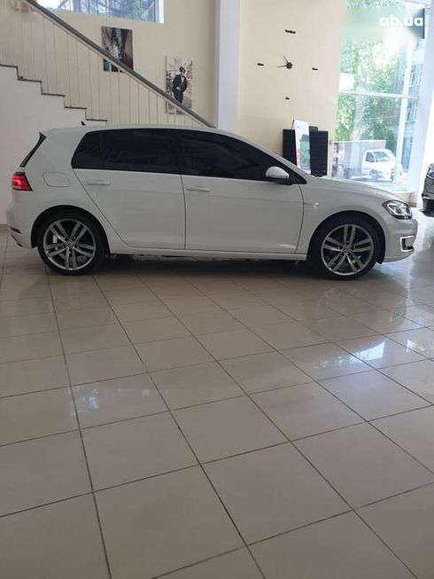 Volkswagen e-Golf 2017 - фото 4