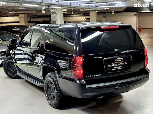 Chevrolet Suburban 2011 - фото 19