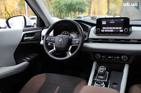 Mitsubishi Outlander 2022 - фото 13