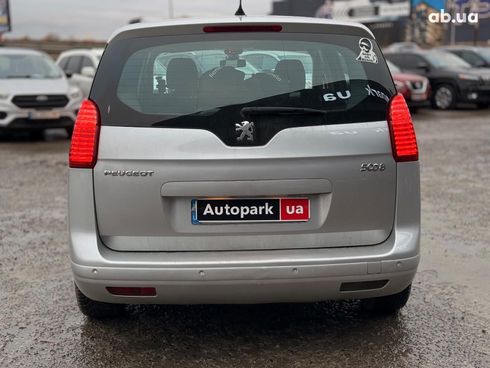 Peugeot 5008 2011 серый - фото 8