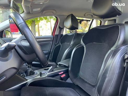 Renault Megane 2018 красный - фото 18