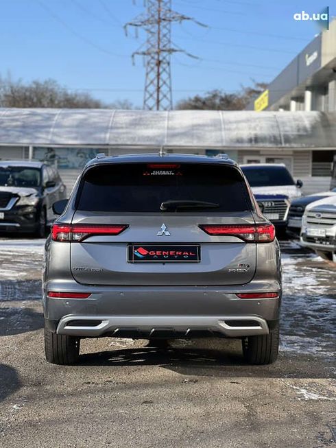 Mitsubishi Outlander 2023 - фото 20