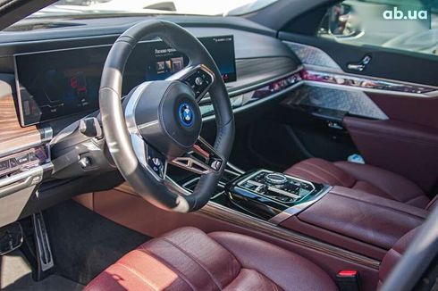 BMW i7 2022 - фото 26