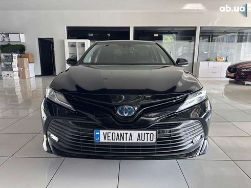 Toyota Camry 2020 - фото 2