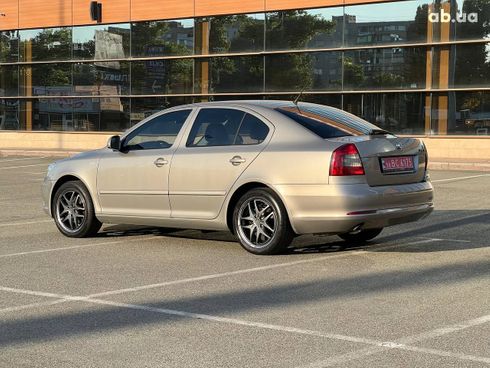 Skoda Octavia 2011 бежевый - фото 4