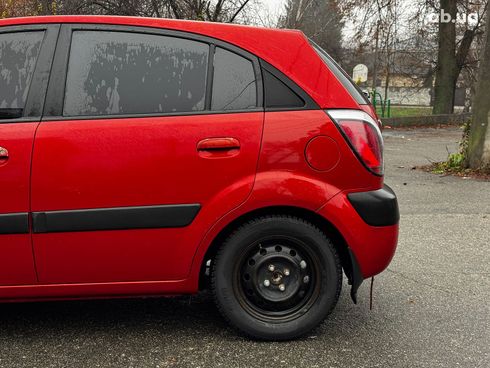 Kia Rio 2008 красный - фото 18