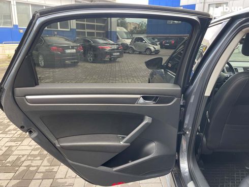 Volkswagen Passat 2017 серый - фото 18