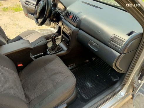 Skoda Octavia 2010 серебристый - фото 11
