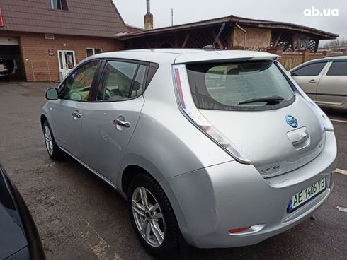 Nissan Leaf 2012 серебристый - фото 9