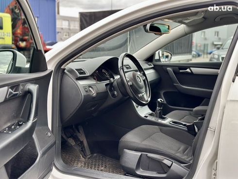 Volkswagen Passat 2013 белый - фото 9