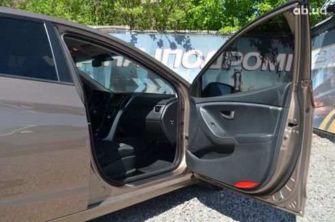 Hyundai i30 2012 коричневый - фото 16