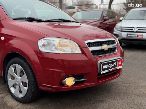 Chevrolet Aveo 2010 красный - фото 5