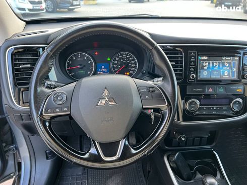 Mitsubishi Outlander 2017 серый - фото 19