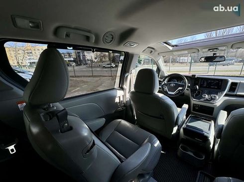 Toyota Sienna 2015 - фото 16