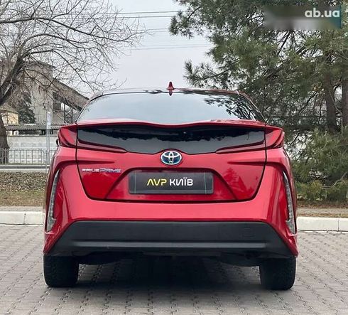 Toyota Prius 2017 - фото 8