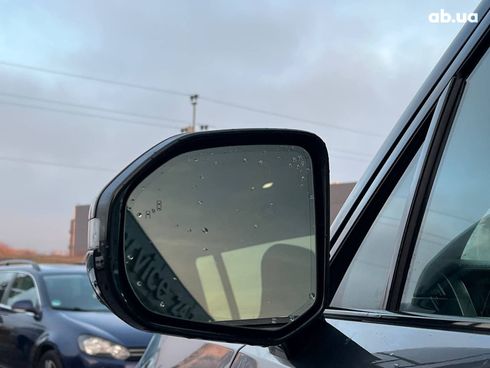 Rivian R1S 2023 серый - фото 41