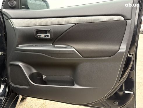 Mitsubishi Outlander 2017 черный - фото 29