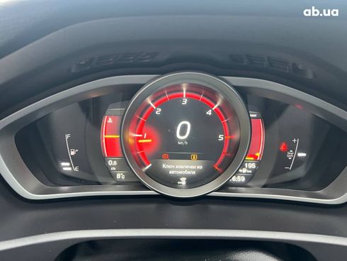 Volvo V40 2017 синий - фото 22