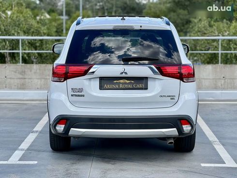 Mitsubishi Outlander 2015 - фото 12
