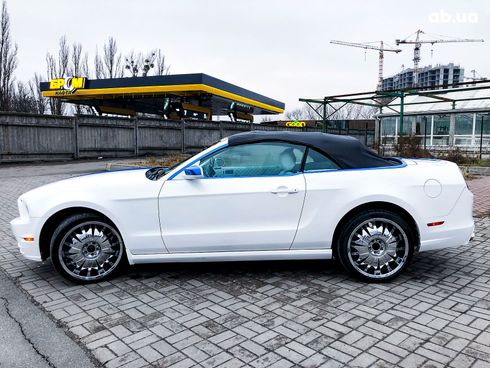 Ford Mustang 2014 белый - фото 4