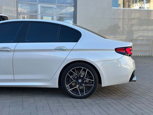 BMW 5 серия 2018 белый - фото 16