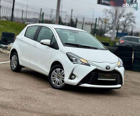 Toyota Yaris 2017 - фото 5