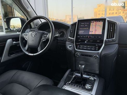 Toyota Land Cruiser 2017 - фото 11