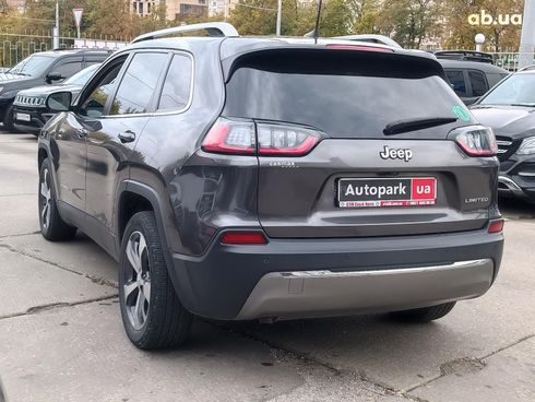 Jeep Cherokee 2018 серый - фото 11