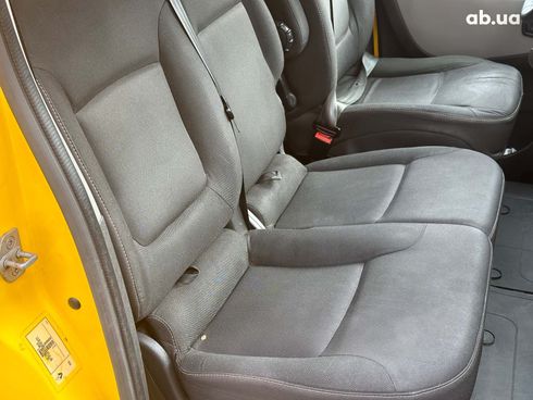 Renault Trafic 2017 желтый - фото 39