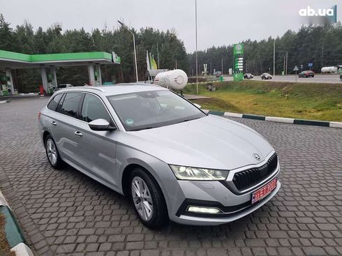 Skoda Octavia 2021 - фото 8