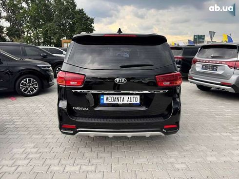 Kia Carnival 2018 - фото 6
