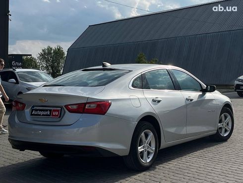 Chevrolet Malibu 2019 серый - фото 9