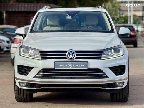Volkswagen Touareg 2016 белый - фото 8