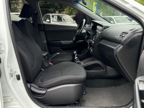 Kia Rio 2013 белый - фото 42