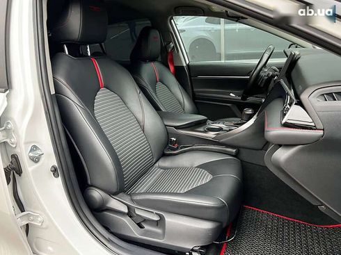 Toyota Camry 2021 - фото 25
