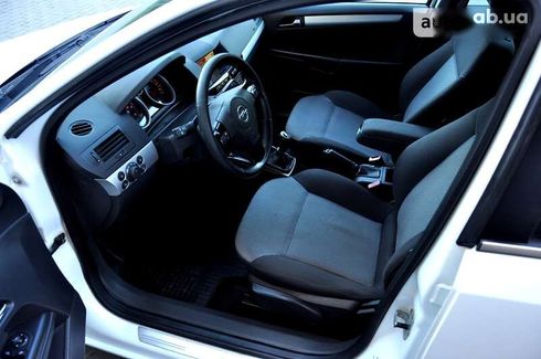 Opel Astra 2010 - фото 24